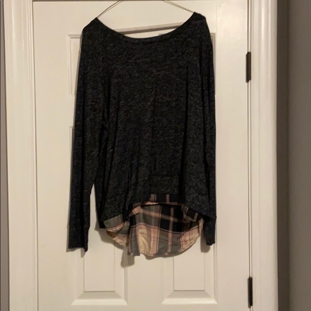 Cute top with a fun back!!